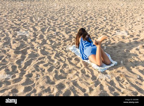 Rear view beautiful young girl beach sand off ass slow motion。